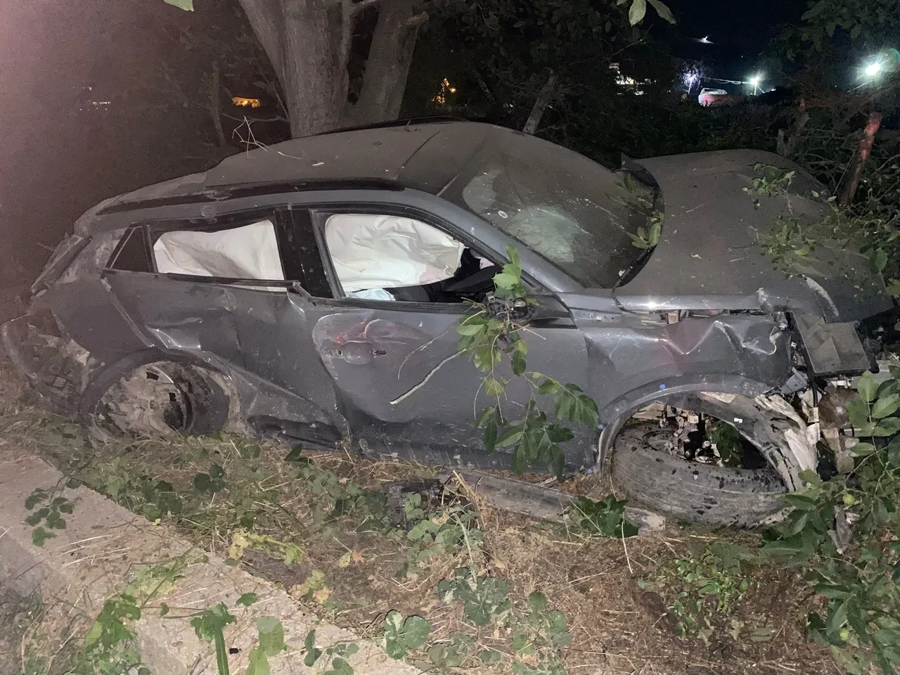 Hurdaya çıkan araçtan kurtuldu