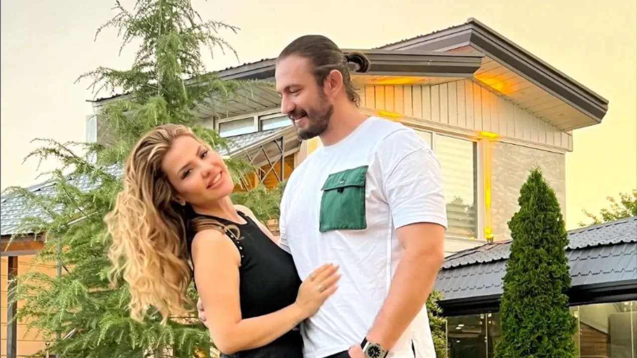 İran'da mahsur kalan şarkıcı Lara: Ülkeme dönemeyeceğimi düşündüm 