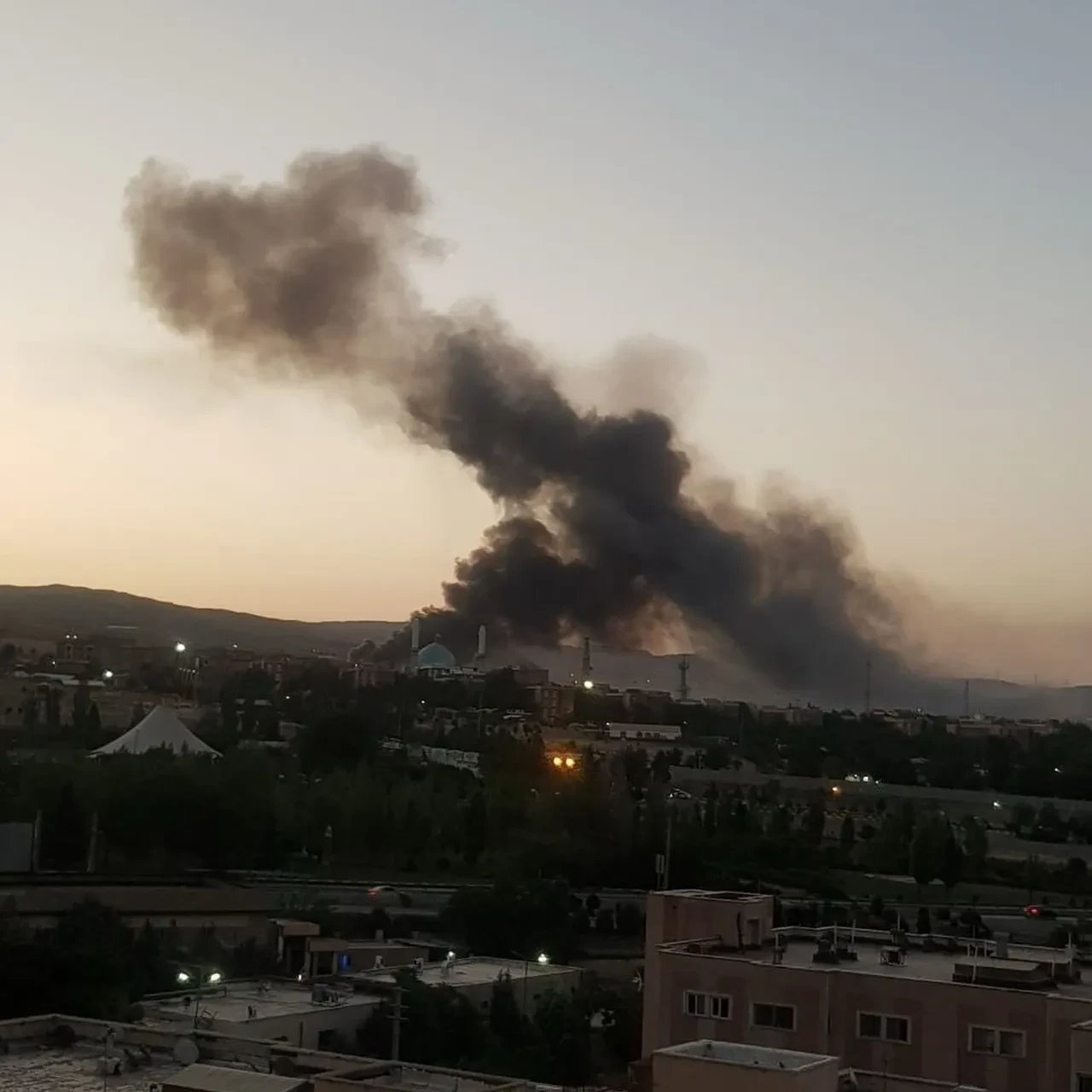 İsrail jetleri Devrim Muhafızları Ordusu'na bağlı üniversiteyi vurdu