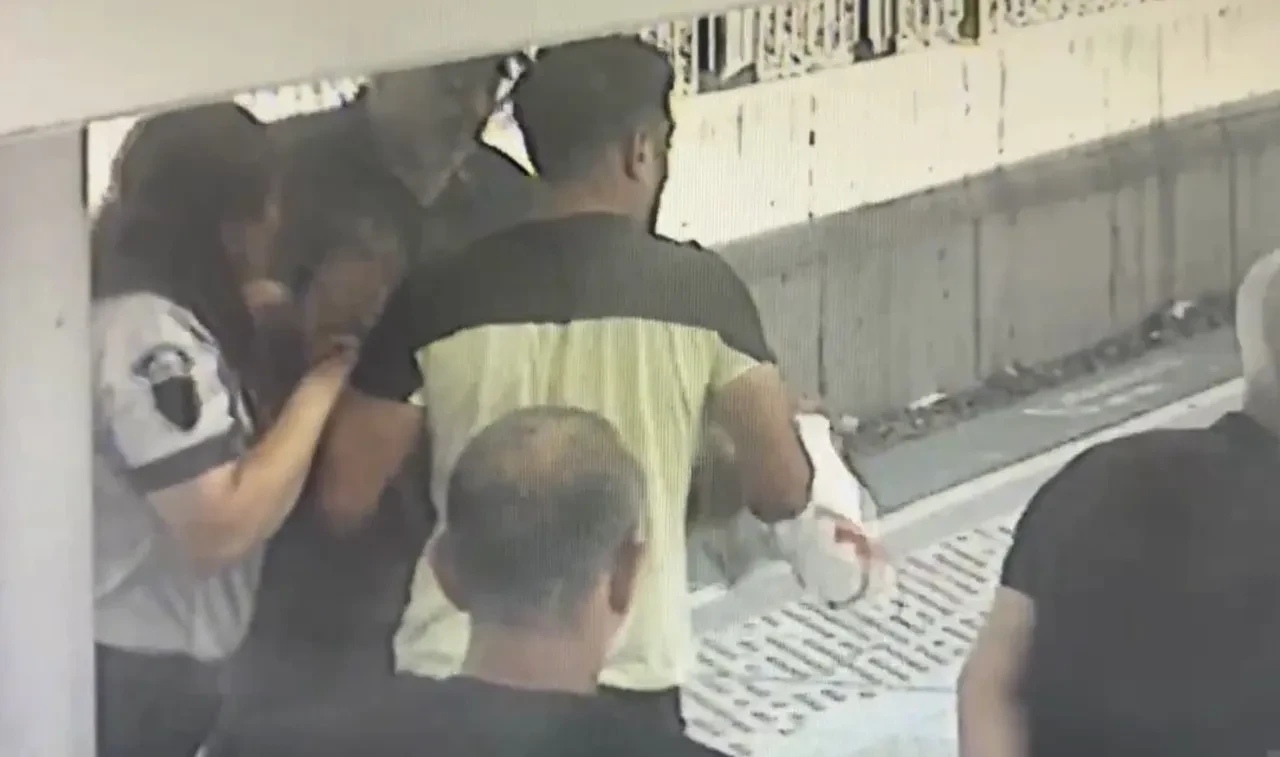 İZBAN'da korkunç sigara cinayeti! Dehşet anları ortaya çıktı: Görevliyi döve döve öldürmüş 