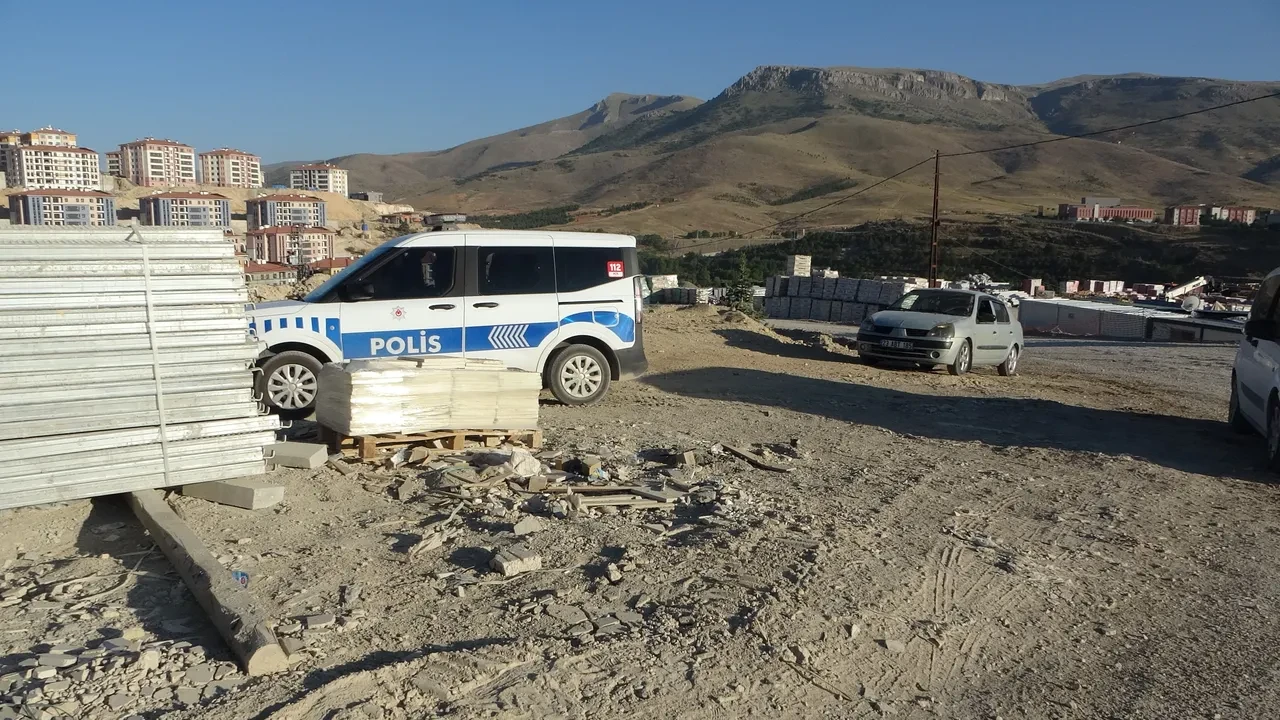 Malatya'da kazı çalışmalarında top mermisi bulundu