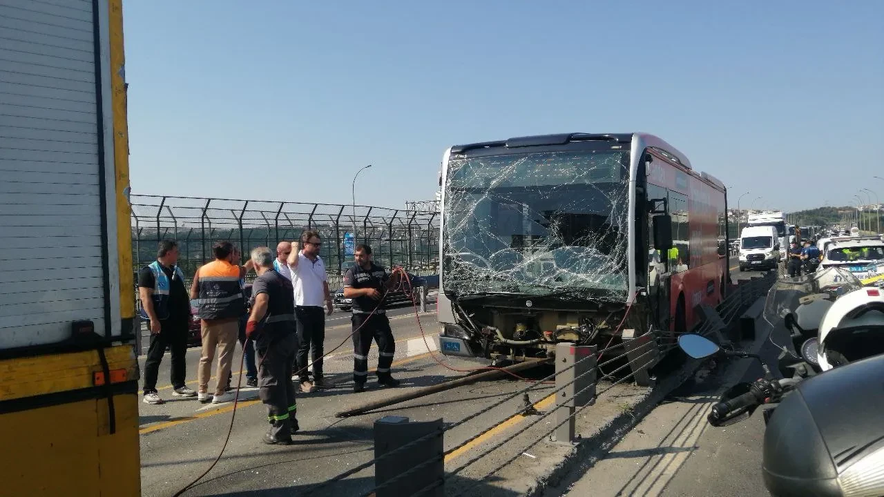 Metrobüs neden gelmiyor, kaza mı oldu? Seferlerde gecikmeler yaşanıyor