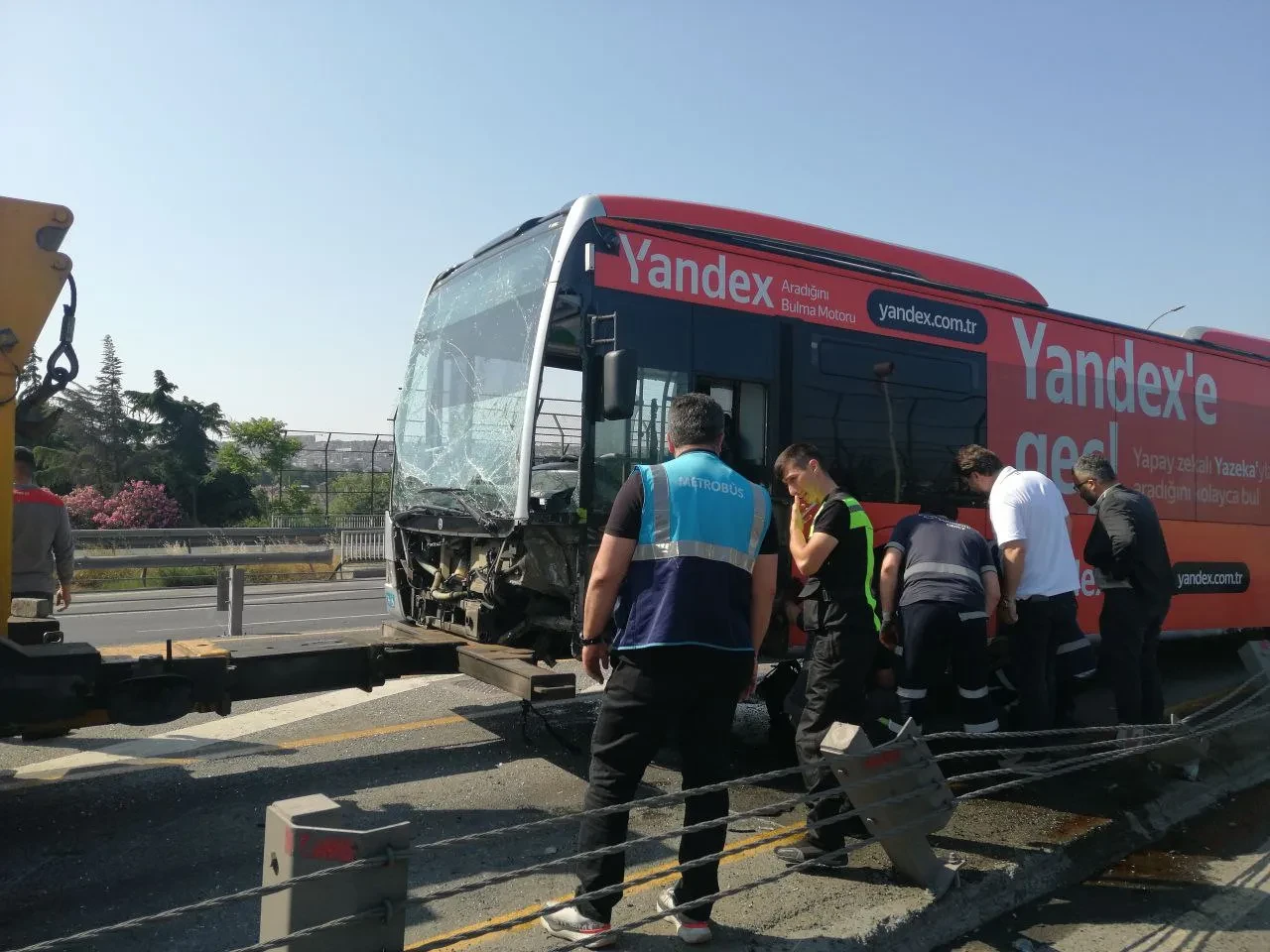 Metrobüs neden gelmiyor, kaza mı oldu? Seferlerde gecikmeler yaşanıyor