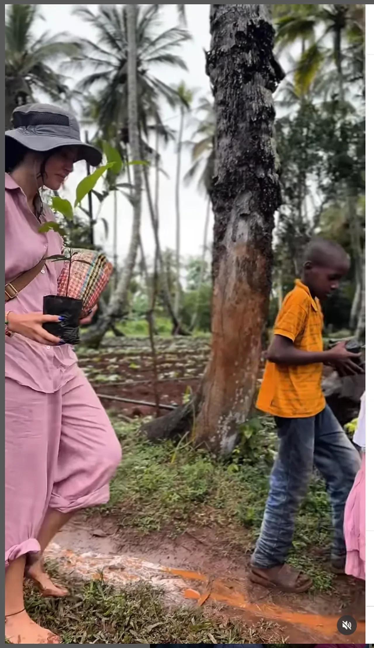 Pelin Akil Bodrum'da, Anıl Altan ise muhabirlerden kaçıyor 