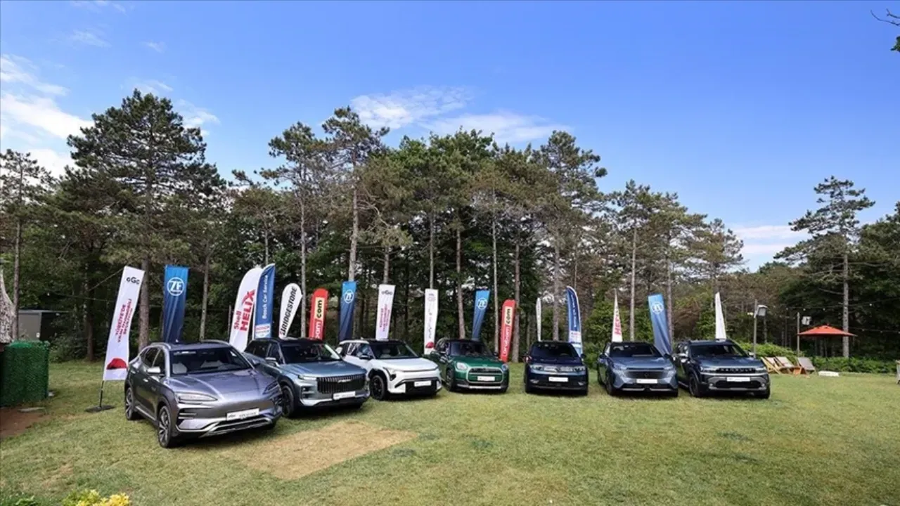 Rakiplerini geride bıraktı! Türkiye'de yılın otomobili açıklandı: İşte zirvenin sahibi o model