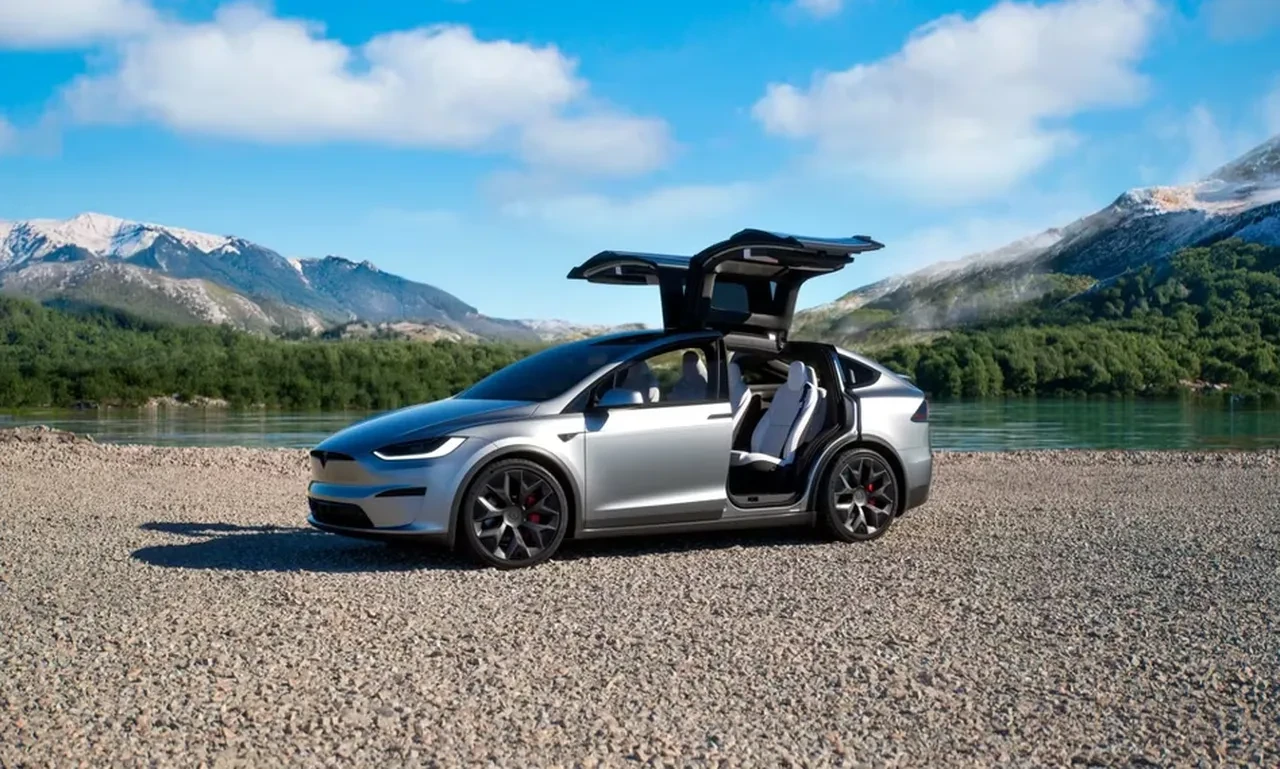 Tesla'ya Fransa'da şok dava! Irkçılıkla suçlanıyor