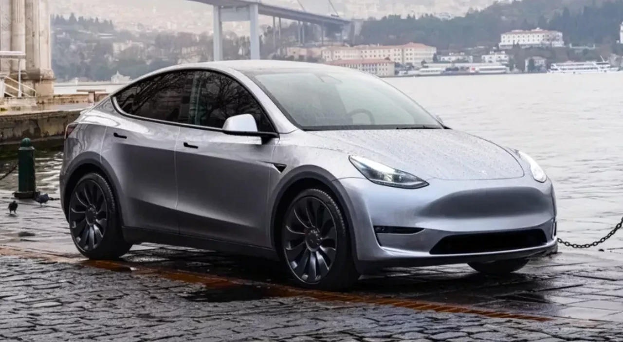 Tesla'ya Fransa'da şok dava! Irkçılıkla suçlanıyor