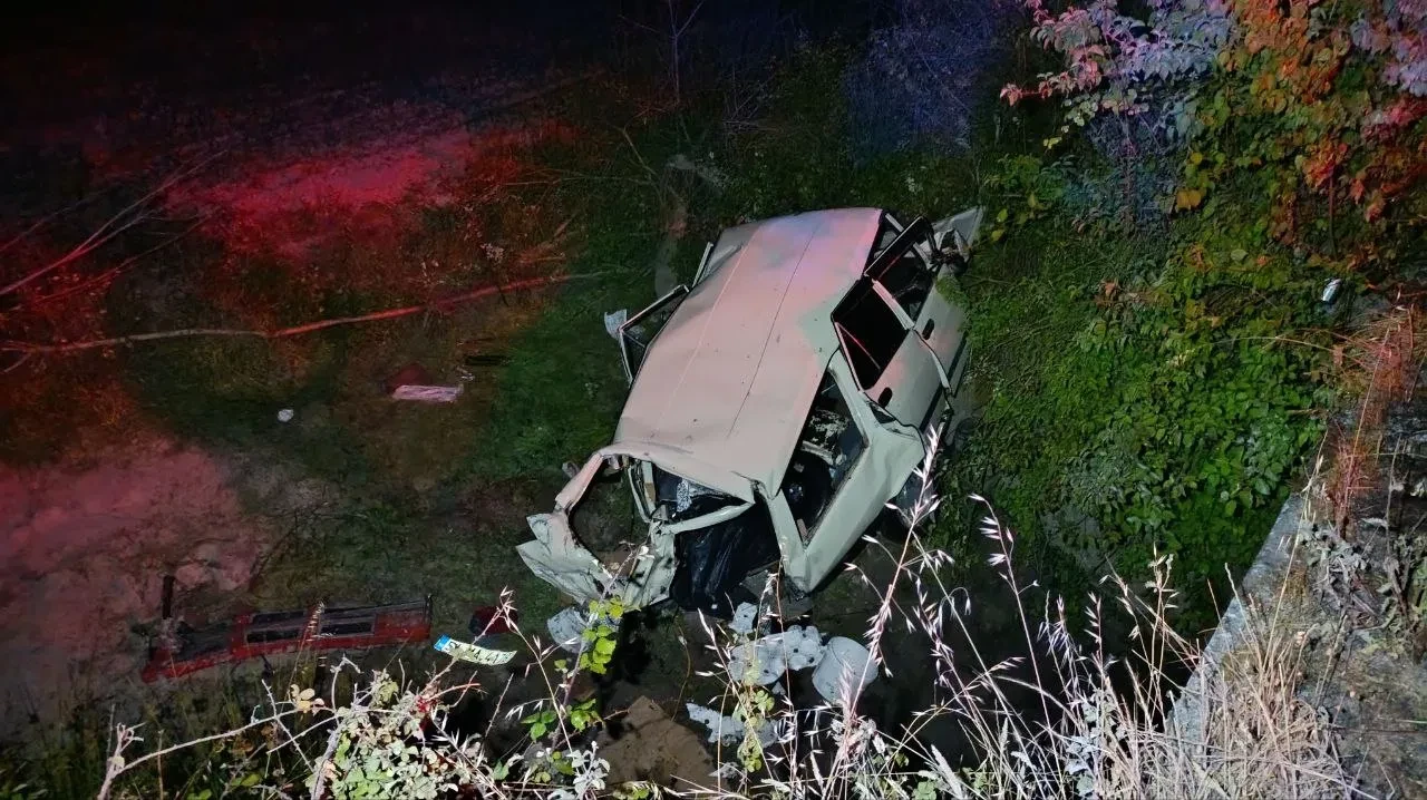 Yarış yapan motosikletler farları yanmayan otomobile çarptı: Ölü ve yaralılar var