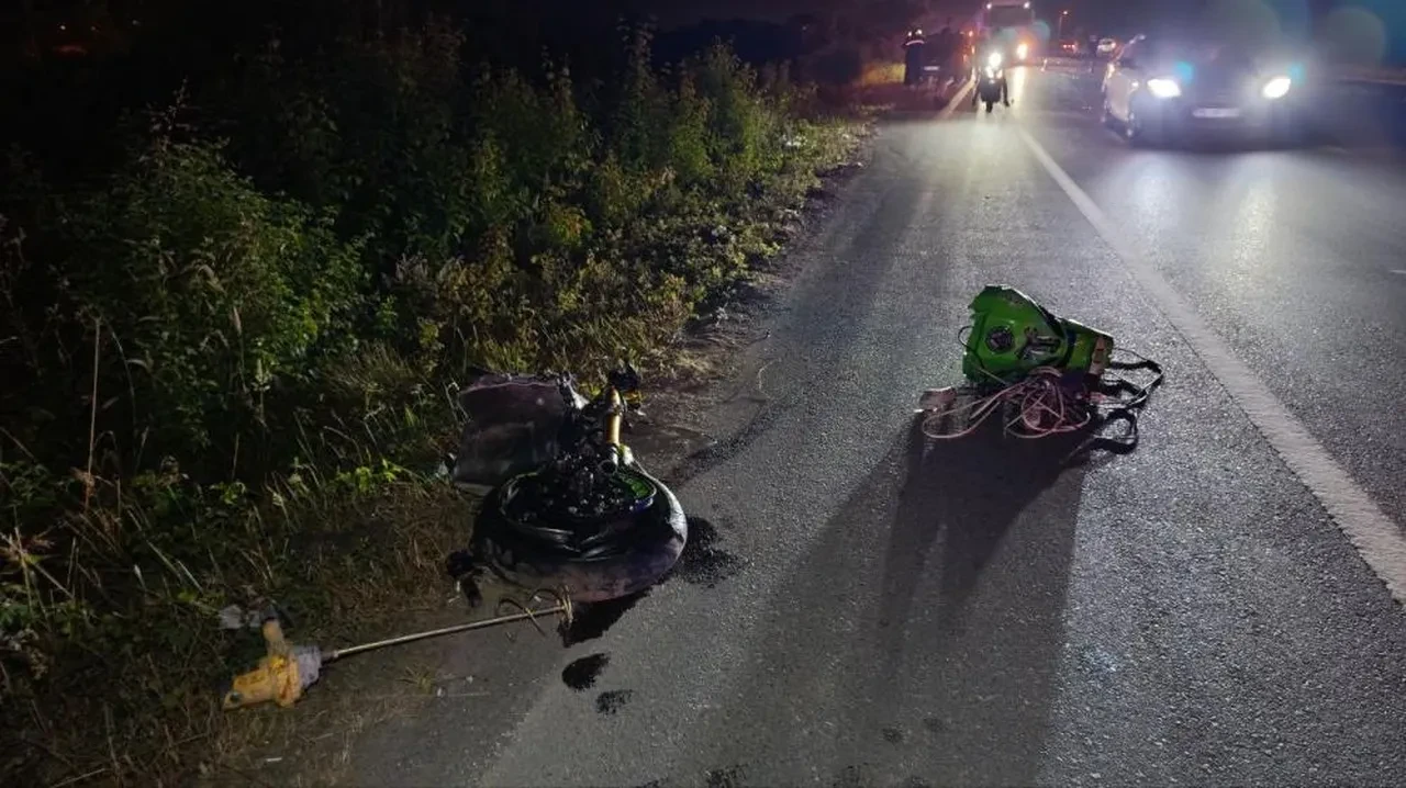 Yarış yapan motosikletler farları yanmayan otomobile çarptı: Ölü ve yaralılar var