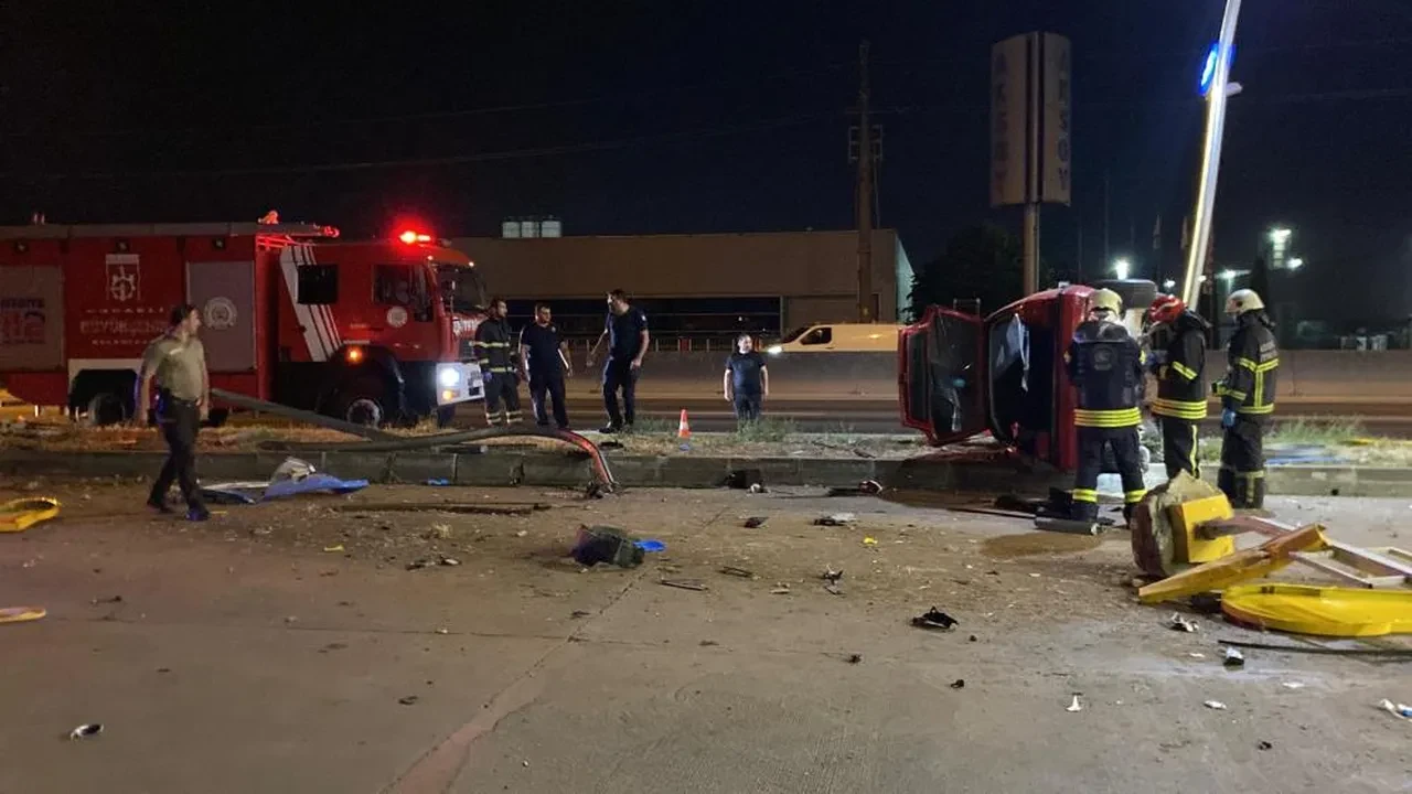 Akaryakıt istasyonunda feci kaza! Otomobil takla attı: Biri ağır 2 yaralı