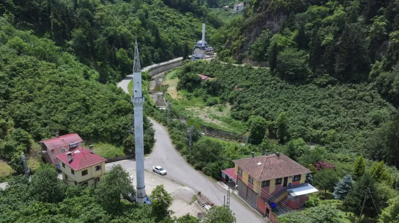 Bu minarenin camisi yok! Gören şaşkınlığını gizleyemiyor 