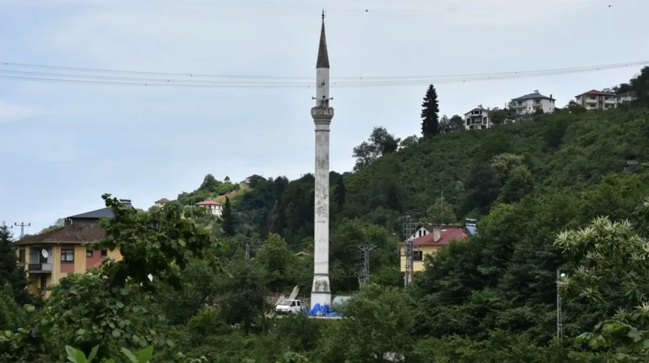 Bu minarenin camisi yok! Gören şaşkınlığını gizleyemiyor 