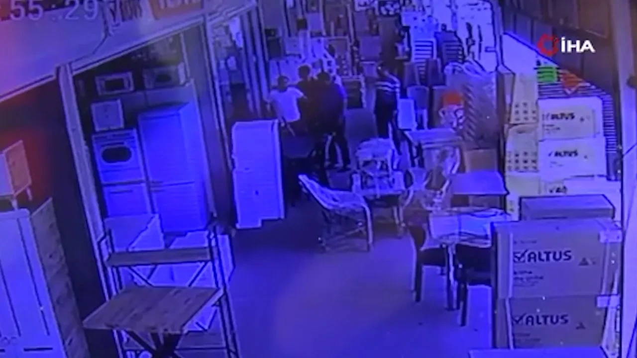 Dehşete düşüren kavga! Küçük çocuğun paniği kameraya yansıdı 