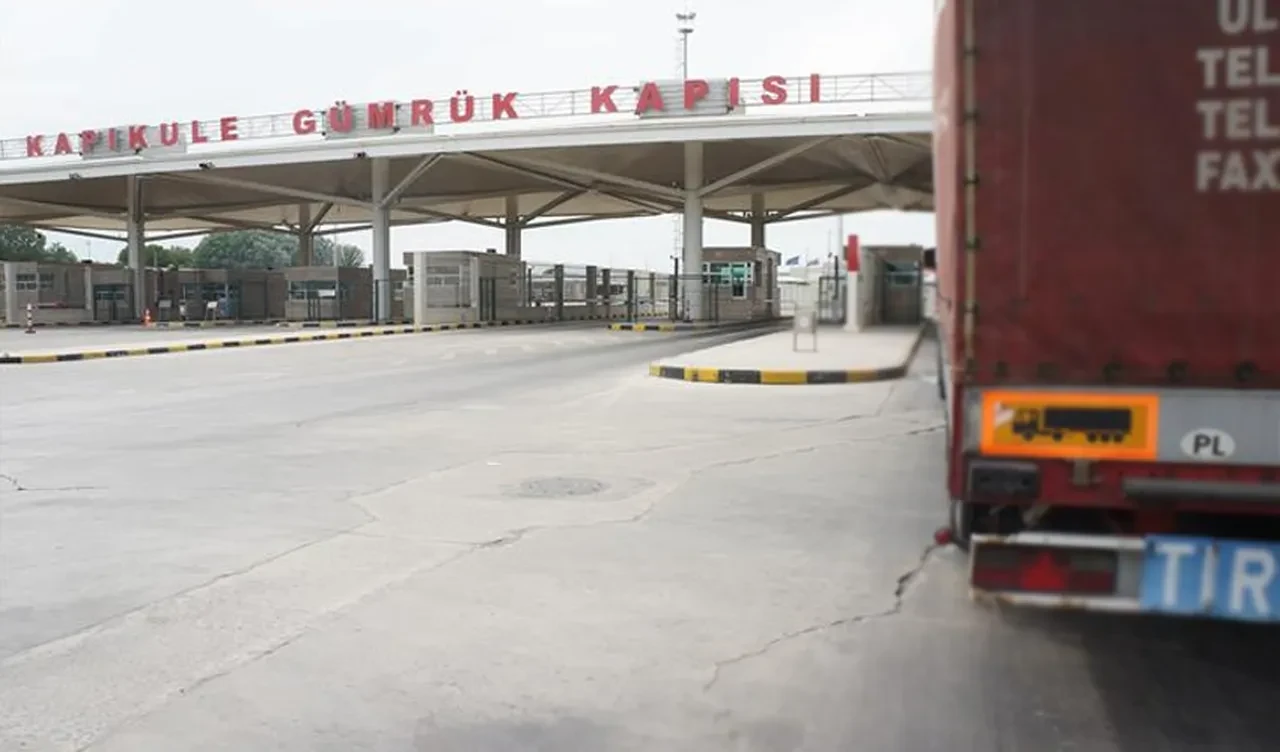 Ekipler bile şaşkına döndü! Boruların içinden tek tek çıktılar