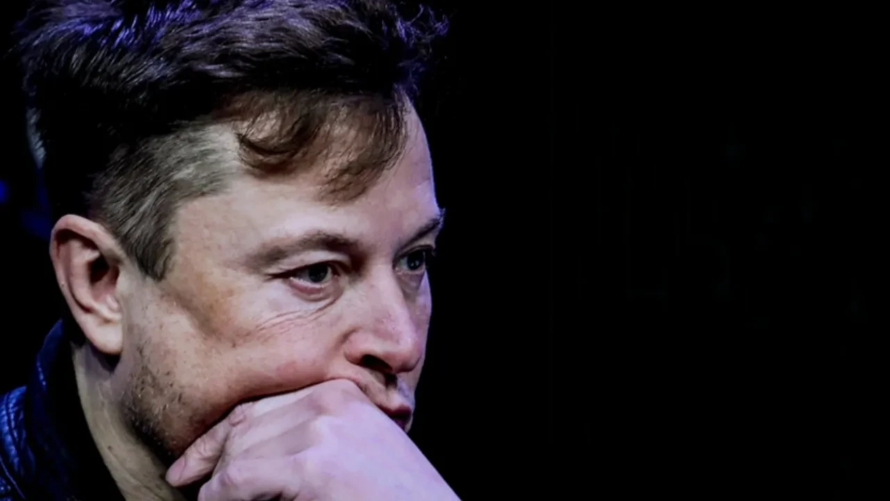Elon Musk’ın hayali suya düştü! Robotaksi duvara tosladı