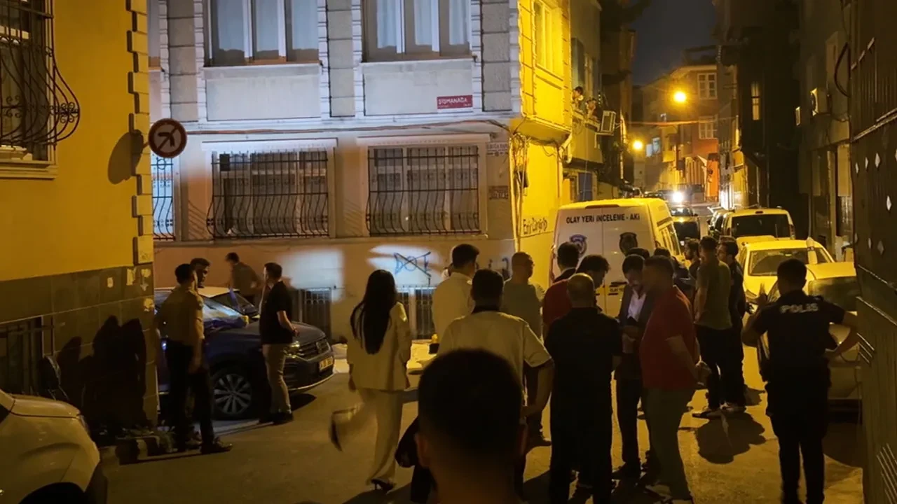 Fatih'te otomobile silahlı saldırı! Başından kurşunlanarak öldürüldü