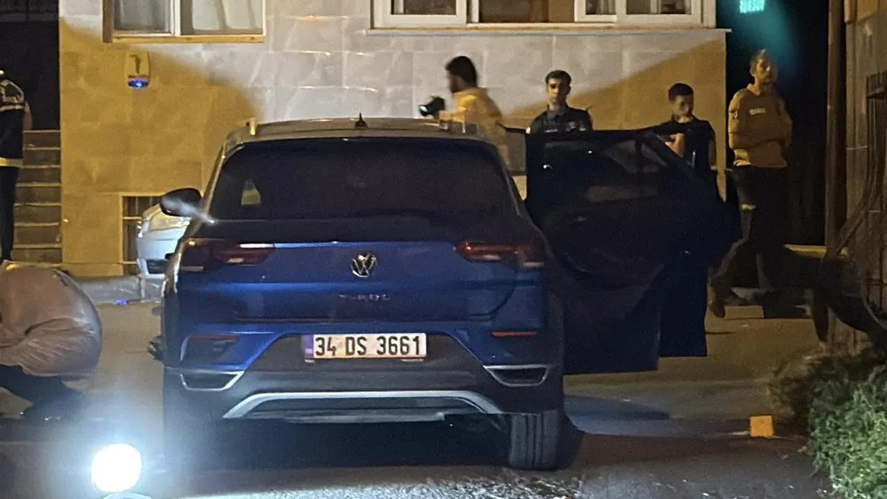 Fatih'te otomobile silahlı saldırı! Başından kurşunlanarak öldürüldü