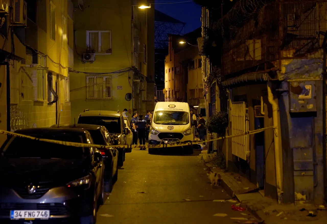 Fatih'te otomobile silahlı saldırı! Başından kurşunlanarak öldürüldü