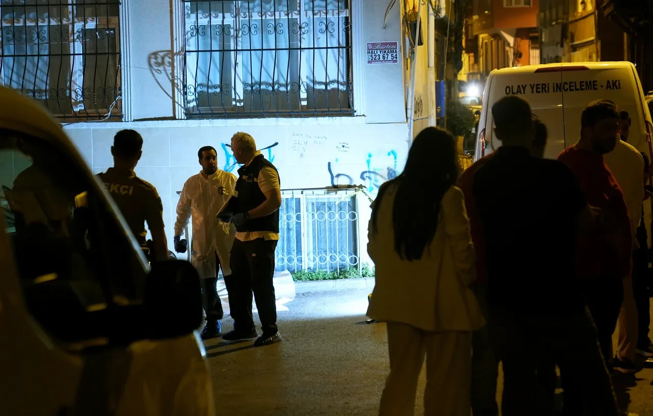 Fatih'te otomobile silahlı saldırı! Başından kurşunlanarak öldürüldü