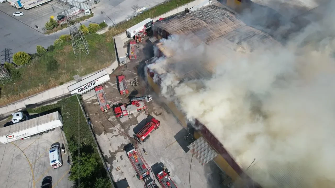 Hadımköy’de lojistik deposunda büyük yangın