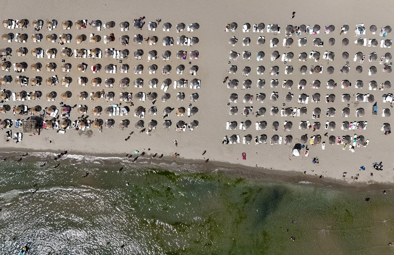 İstanbul plajları doldu taştı: Aileler ortamdan şikayetçi
