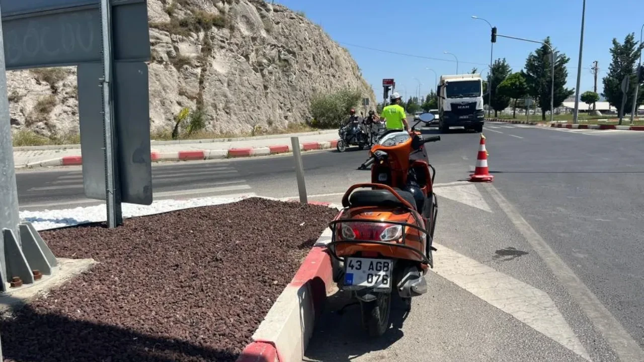 Kontrolden çıkıp kaldırıma çarptı! 