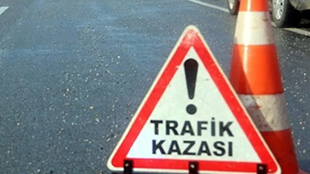 Kontrolden çıkıp kaldırıma çarptı! 