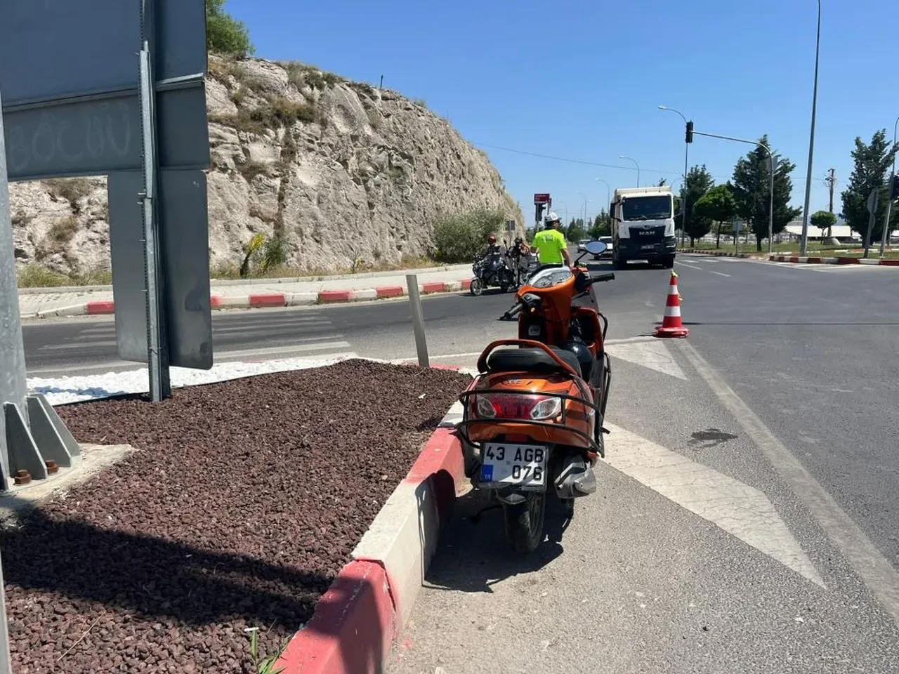 Kontrolden çıkıp kaldırıma çarptı! 