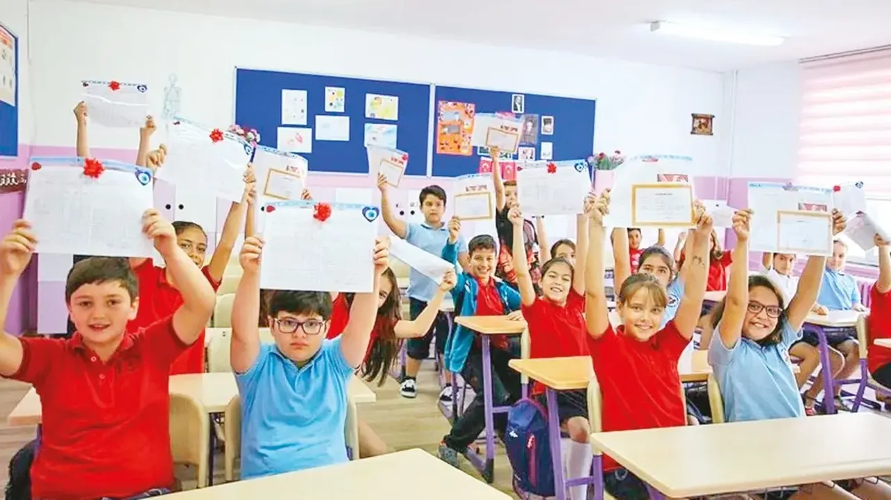 Milyonlarca öğrenci için tatil zamanı! Yarın karne günü