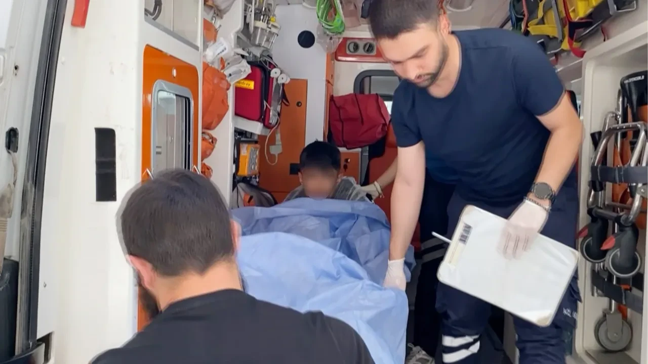 Parkta dehşet! 15 yaşındaki çocukların kavgasında kan aktı!
