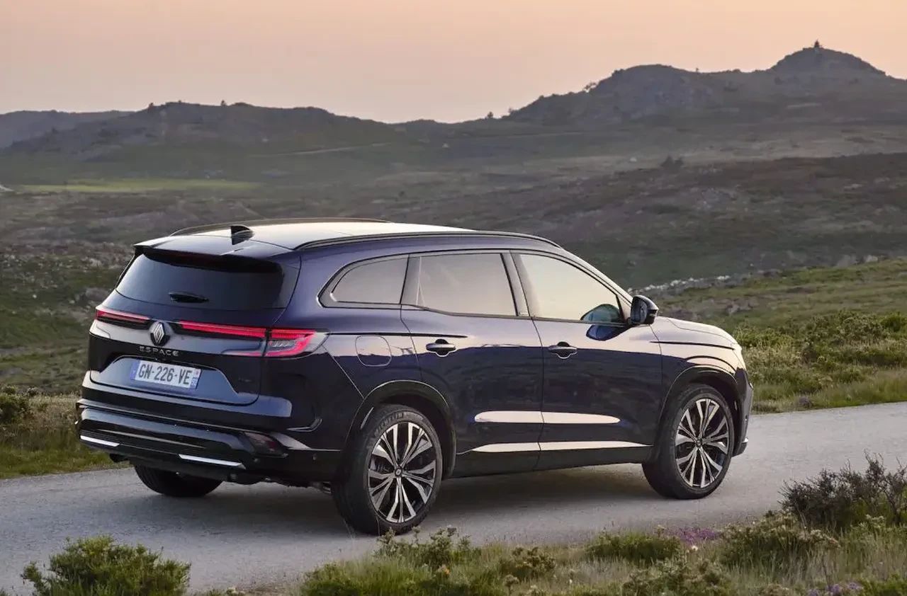 Renault'un iki hibriti yakıtı adeta kokluyor! Ortalama tüketimi ortaya çıktı    