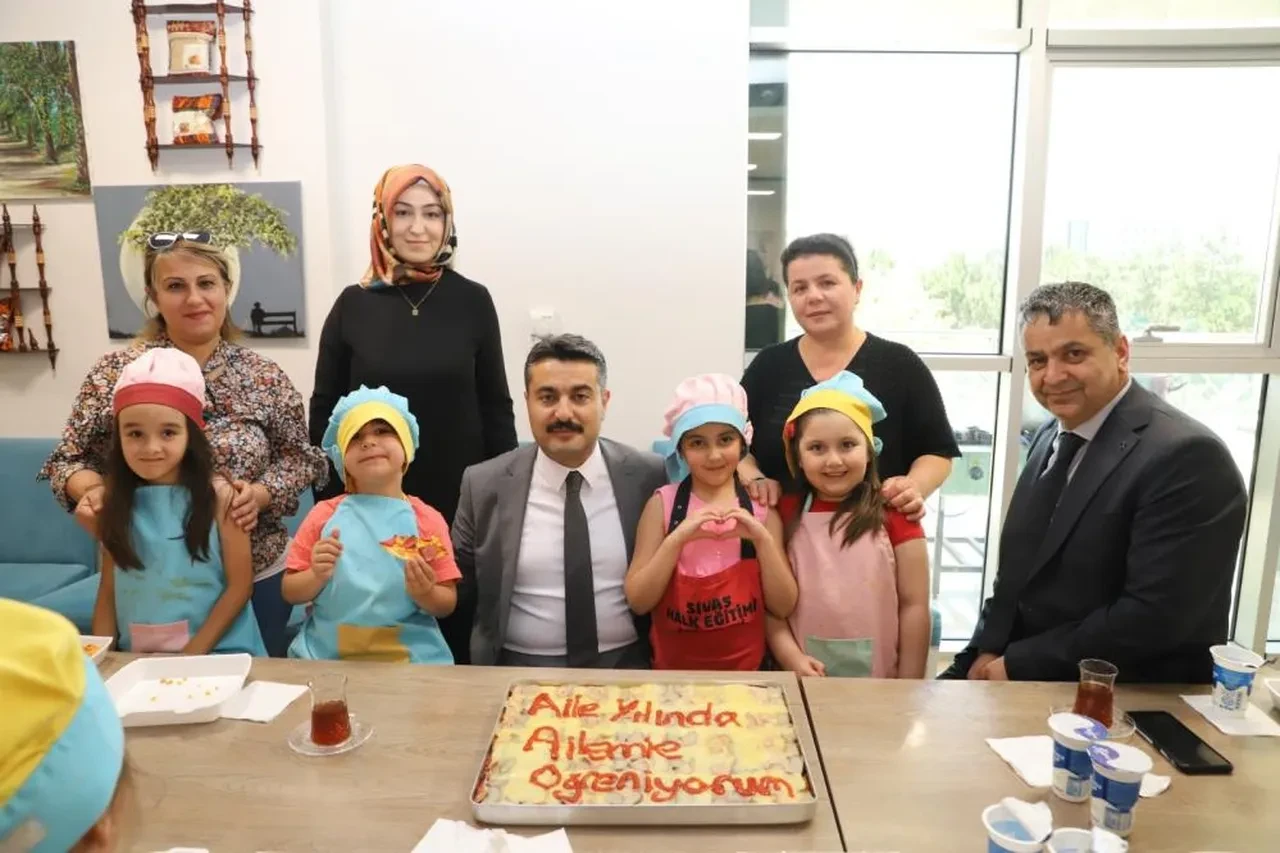 Sivas'ta minik ellerden çiğköfte ziyafeti