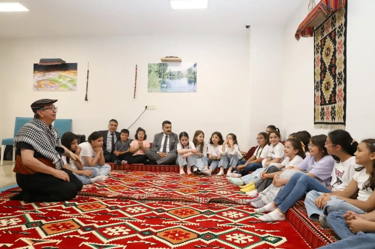 Sivas'ta minik ellerden çiğköfte ziyafeti