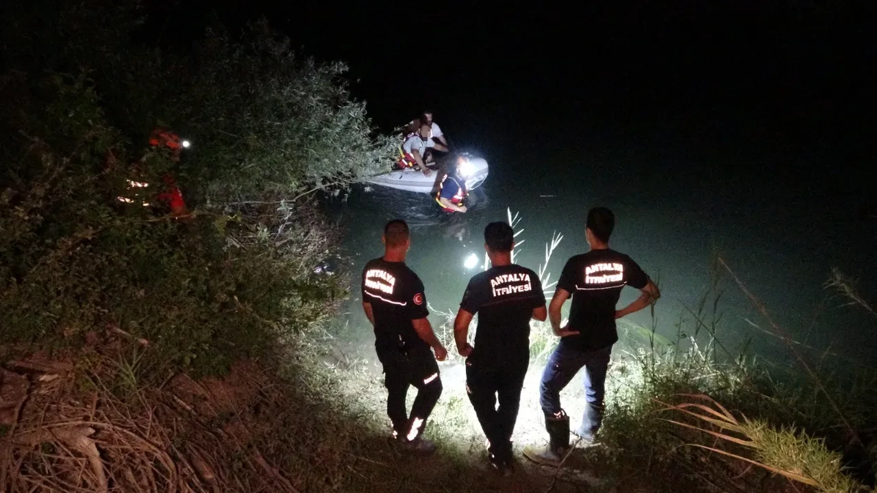 Sular yükselince adacıkta mahsur kaldılar! Kurtarılınca ceza yazıldı 