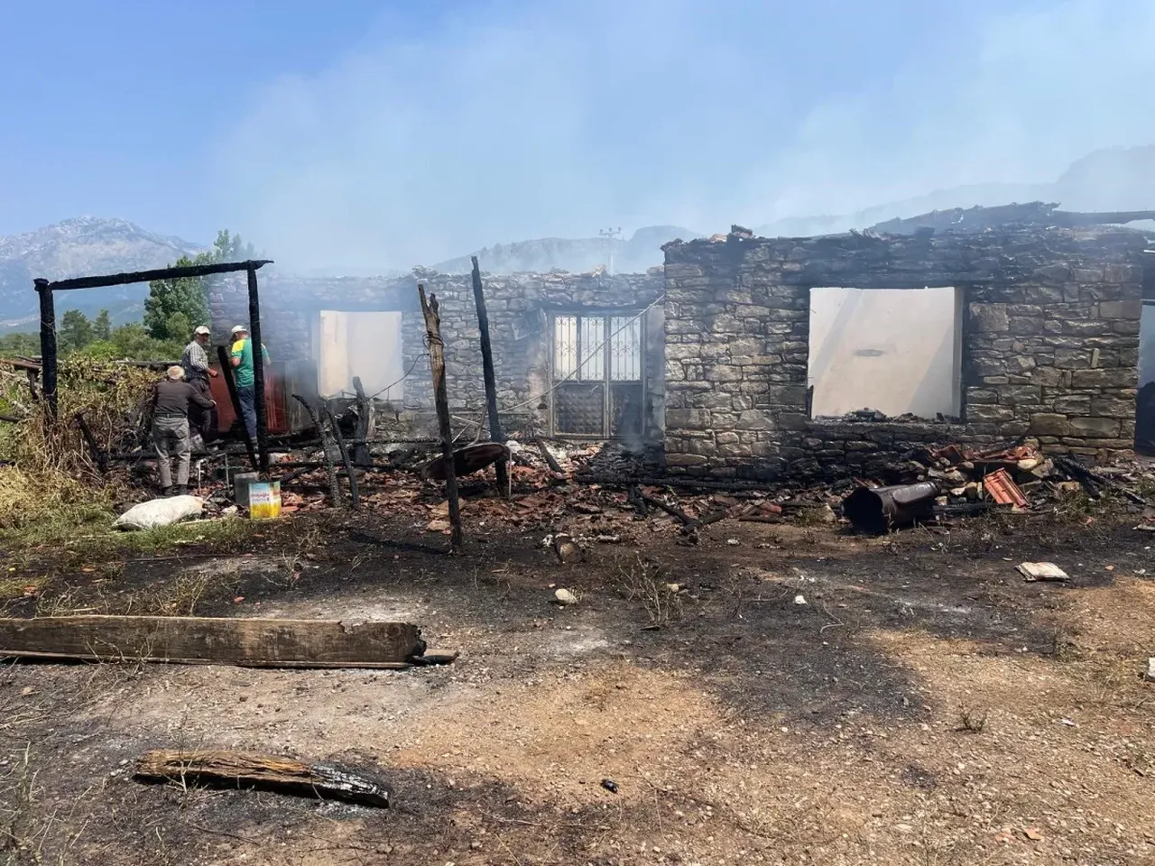 Yangında paraları küle dönmüştü! Mahalleli harekete geçti, Merkez Bankası yenilerini gönderdi