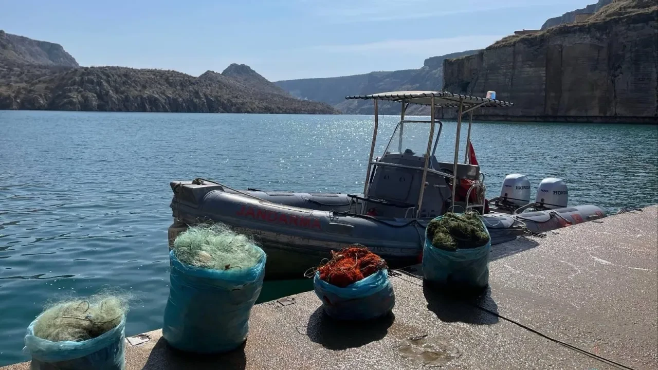 Yasak olmasına rağmen ağla balık avlamanın cezası ağır oldu