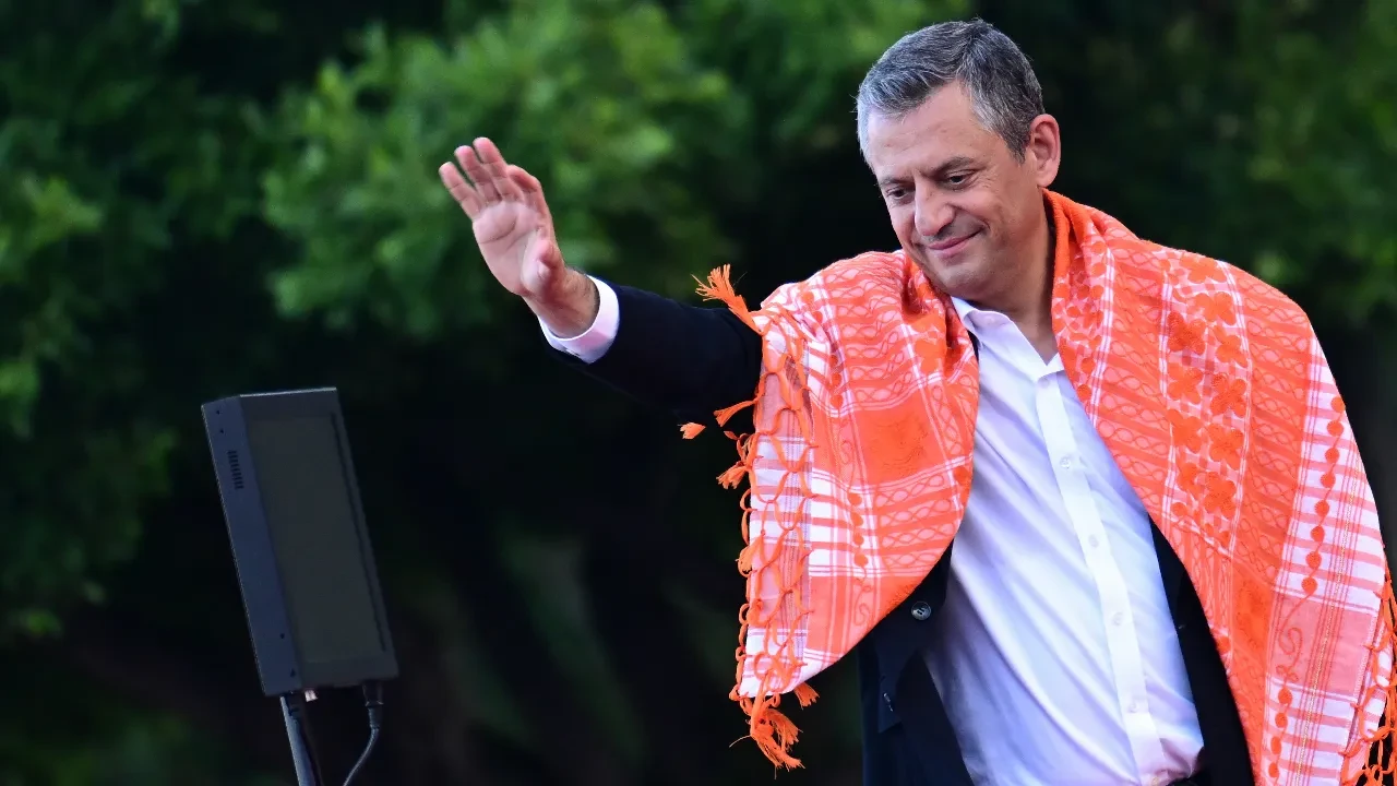 Antalya’da Özgür Özel’den demokrasi vurgusu!
