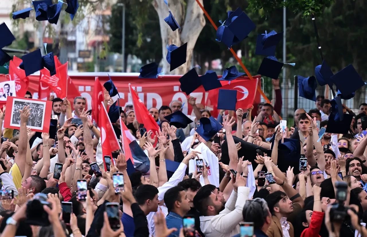 Antalya’da Özgür Özel’den demokrasi vurgusu!