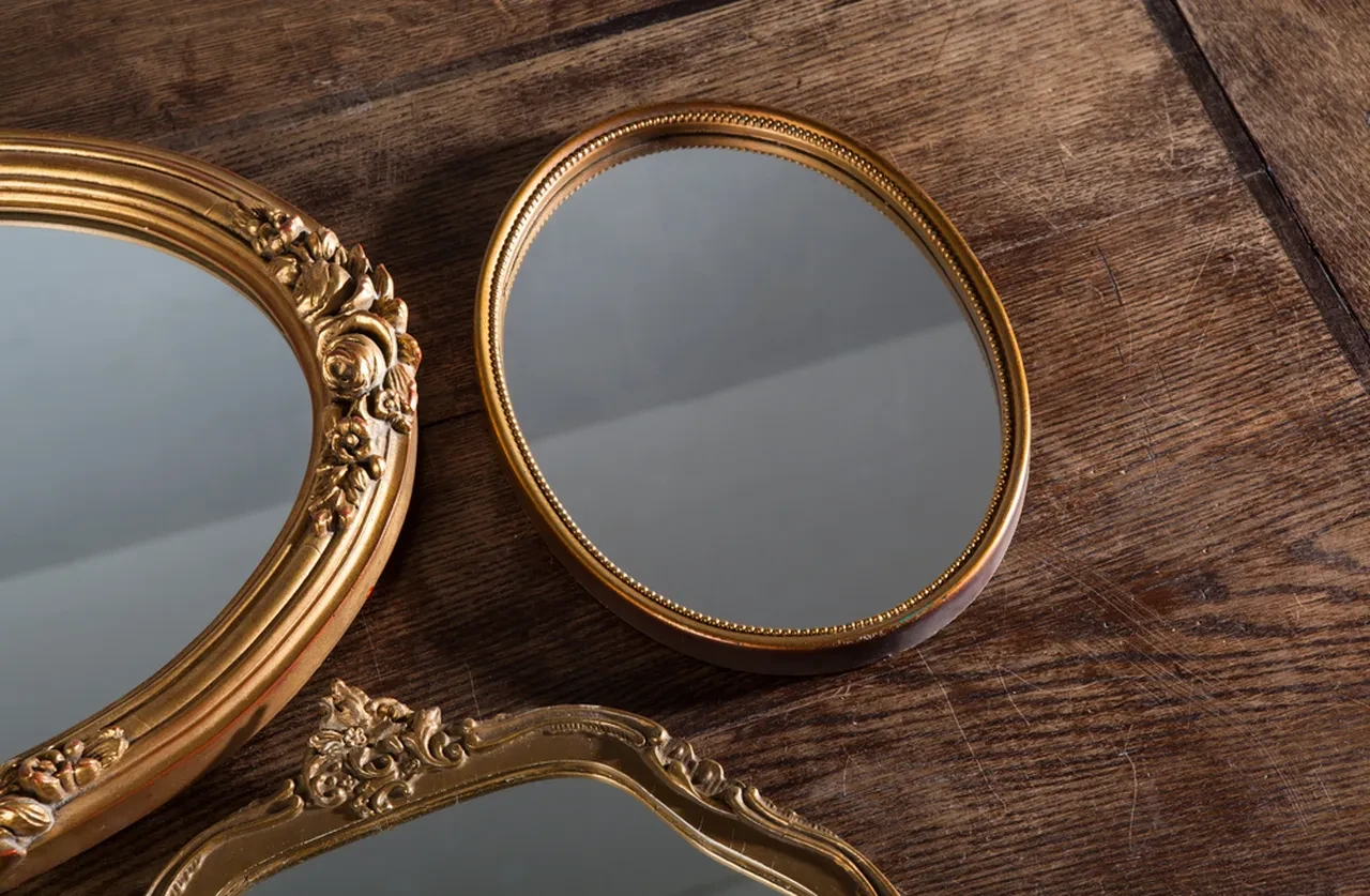 Ayna Neyden Yapılır? Ayna Nasıl Yapılır ve Malzemeleri Nedir?