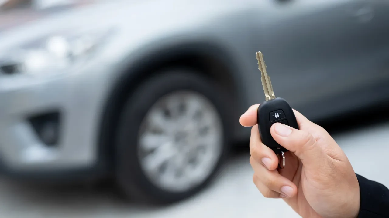 Çalınan her 4 araçtan 3'ünde bu yöntemi kullanıyorlar! Uzmanlar hırsızların yeni taktiğine karşı uyarıyor