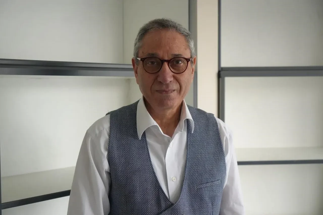 Elektronik sigara cazip aromalarla gençleri zehirlemeye devam ediyor!