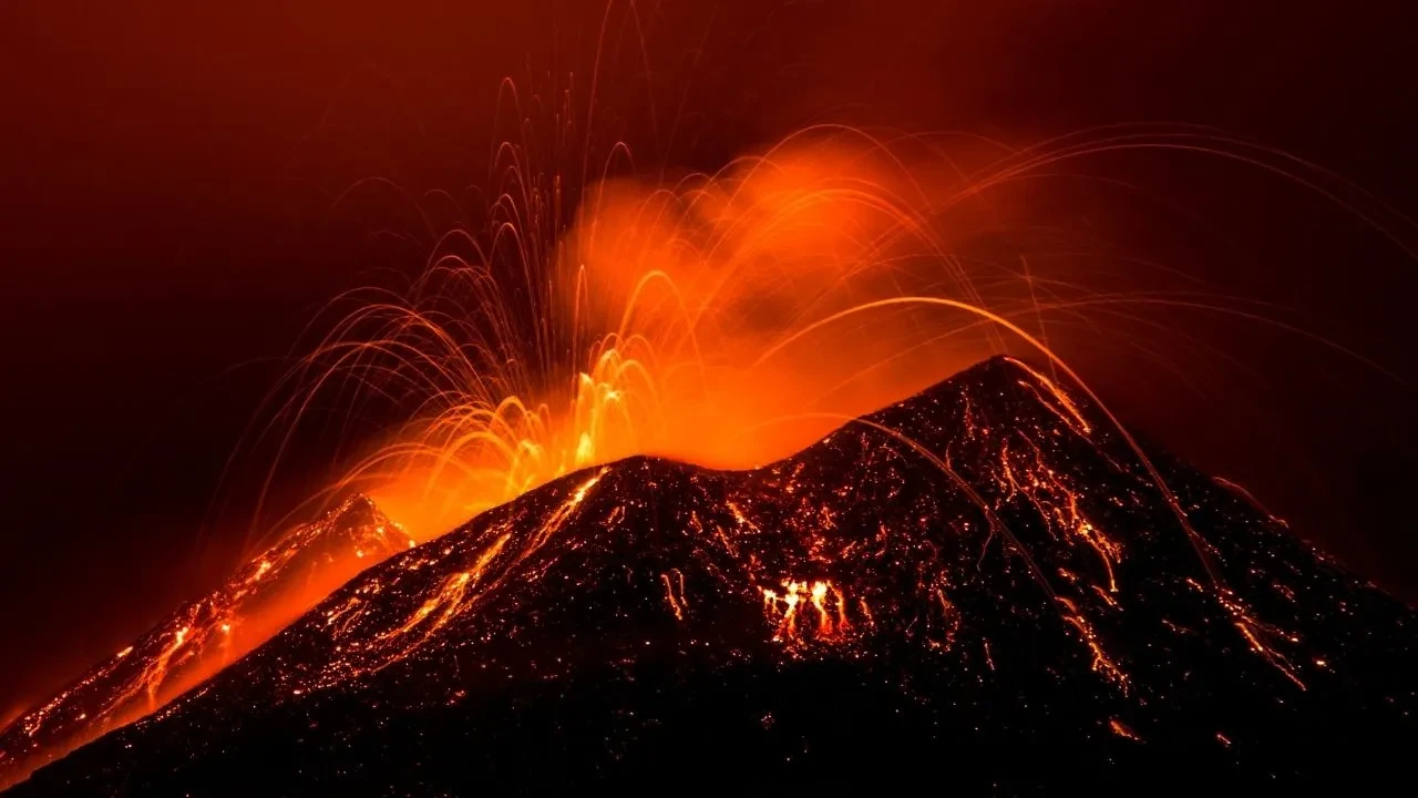 Etna Yanardağı en son en zaman patladı? Patlama sonrası göz gözü görmedi