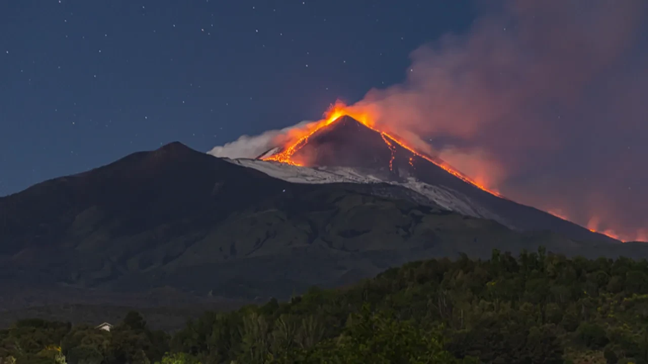 Etna Yanardağı nerede, hangi ülkede? Patlarsa Türkiye’ye etkisi dolaylı olabilir
