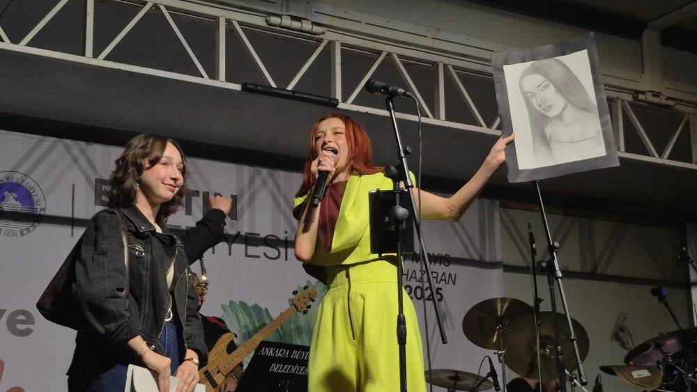 Güliz Ayla konserinde sürpriz evlilik teklifi!