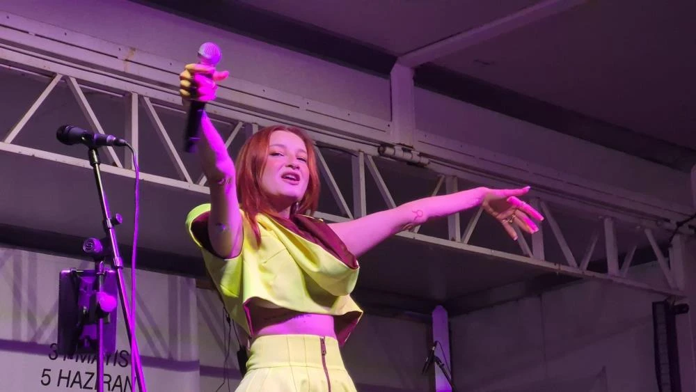 Güliz Ayla konserinde sürpriz evlilik teklifi!