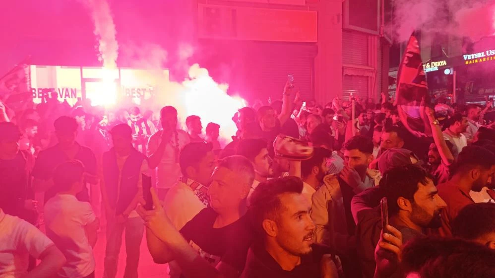 Vanspor FK’nın şampiyonluk zaferi sokaklara taştı!