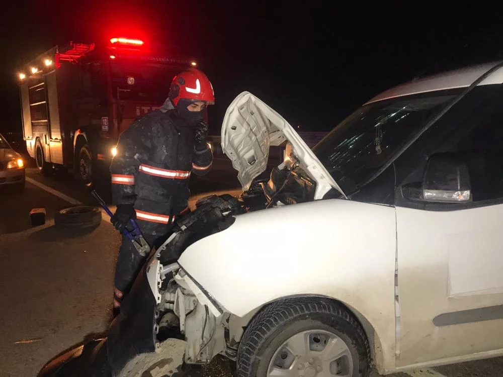 Sakarya’da traktör ile hafif ticari araç çarpıştı 4 kişi yaralandı!