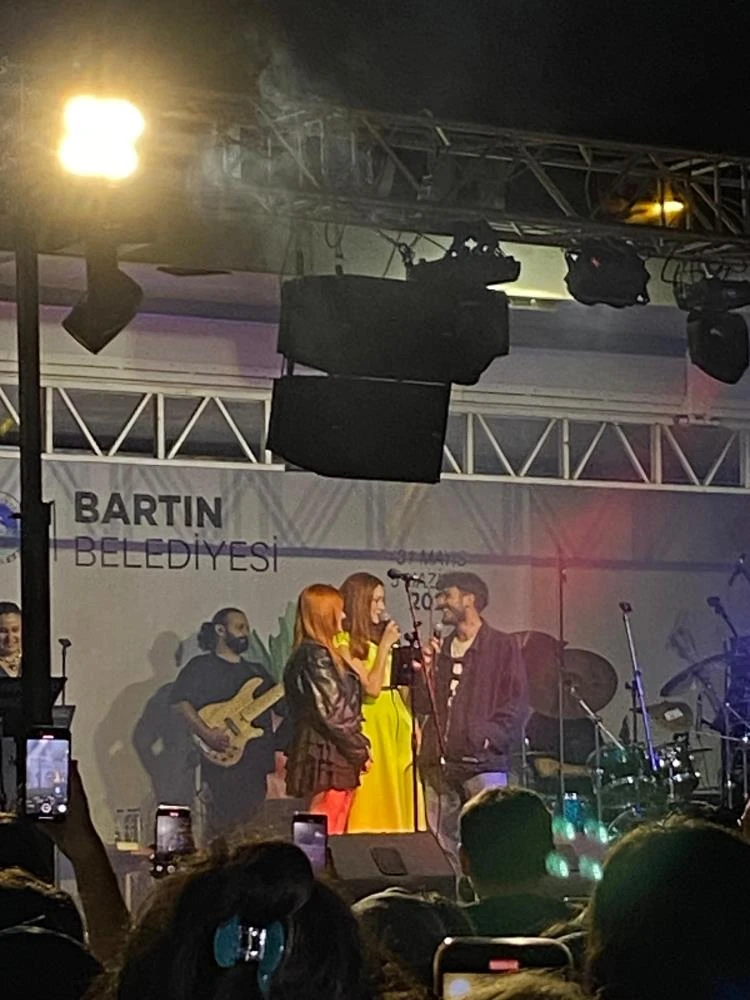 Güliz Ayla konserinde sürpriz evlilik teklifi!