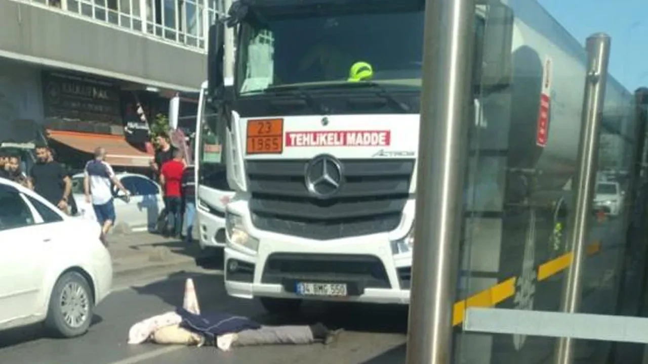 İstanbul'da feci kaza! Yakıt tankerinin altında kaldı