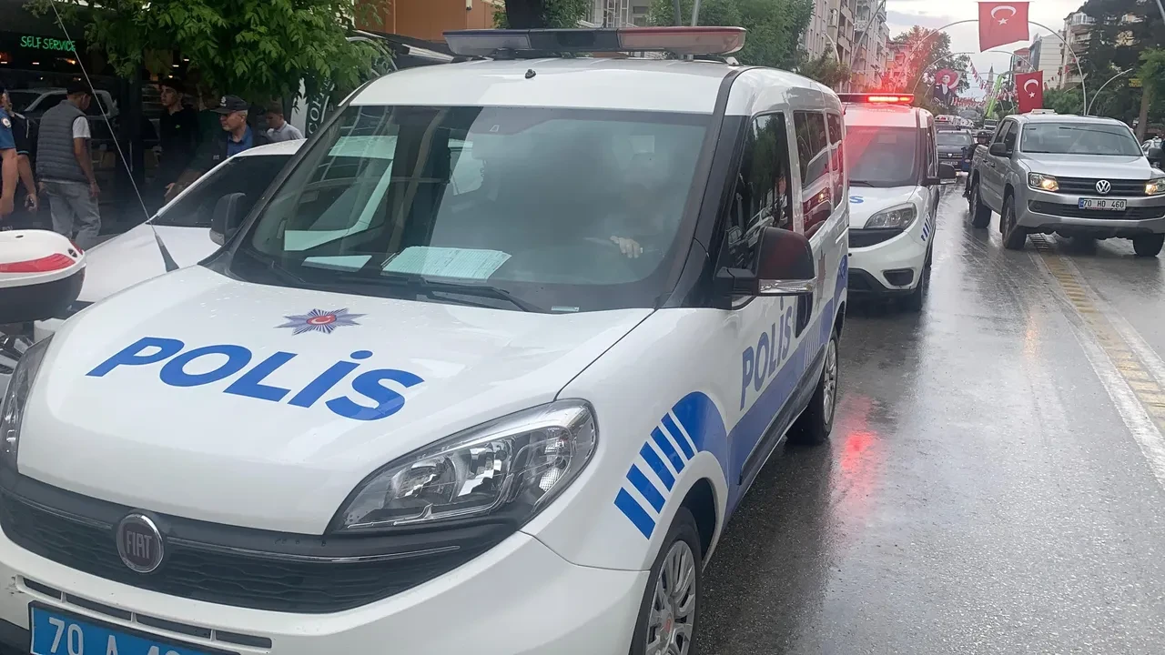 Kanlar içinde yere yığıldı! Yolda yürüyen 15 yaşındaki çocuğa bıçaklı saldırı!